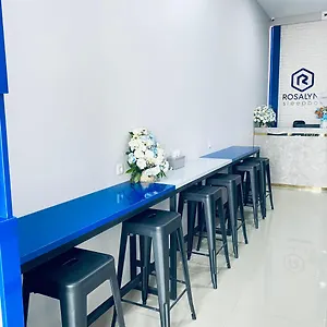 Hotel kapsul Rosalyne Sleepbox Denpasar Bali 