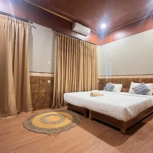 Wisma tamu Bulan Bali ***